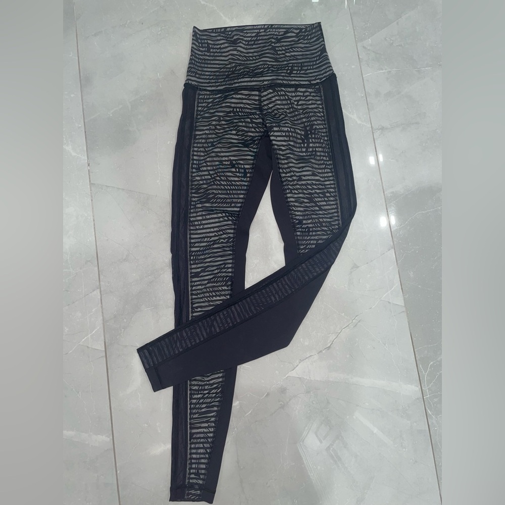 Lululemon athletica Black and Gray Patterned Leggings with mesh